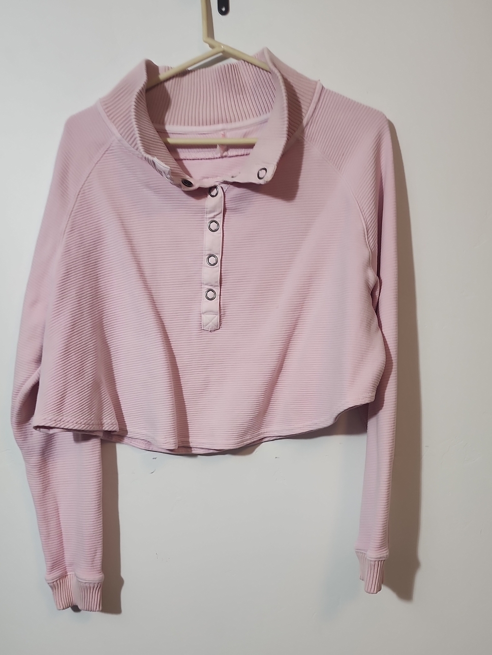 Cropped Snap-Front Henley Hoodie in Light Pink